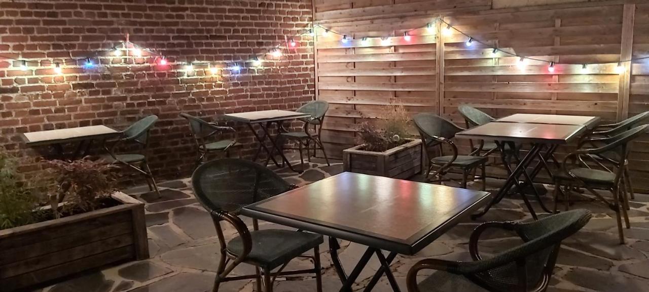 Auberge Des Remparts 佩罗讷 外观 照片