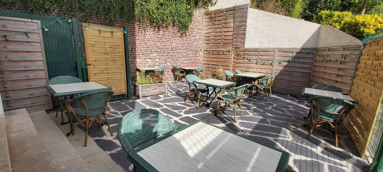 Auberge Des Remparts 佩罗讷 外观 照片