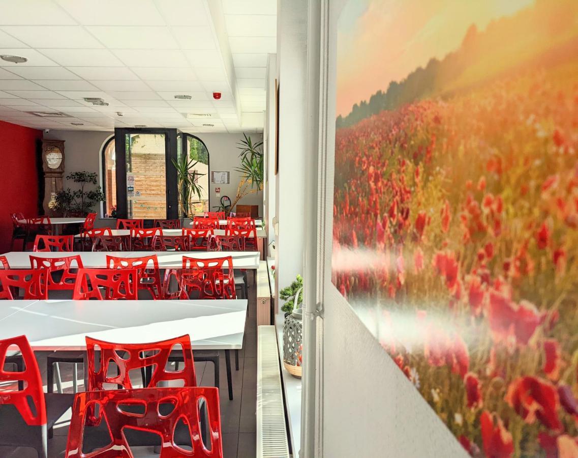 Auberge Des Remparts 佩罗讷 外观 照片