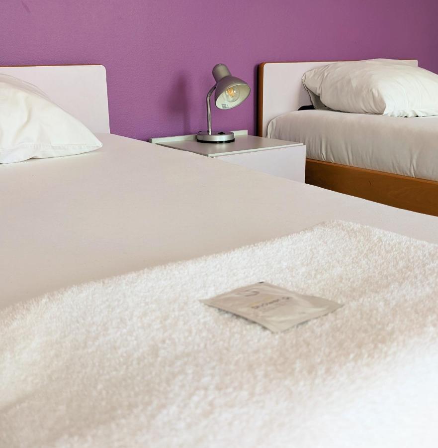 Auberge Des Remparts 佩罗讷 外观 照片