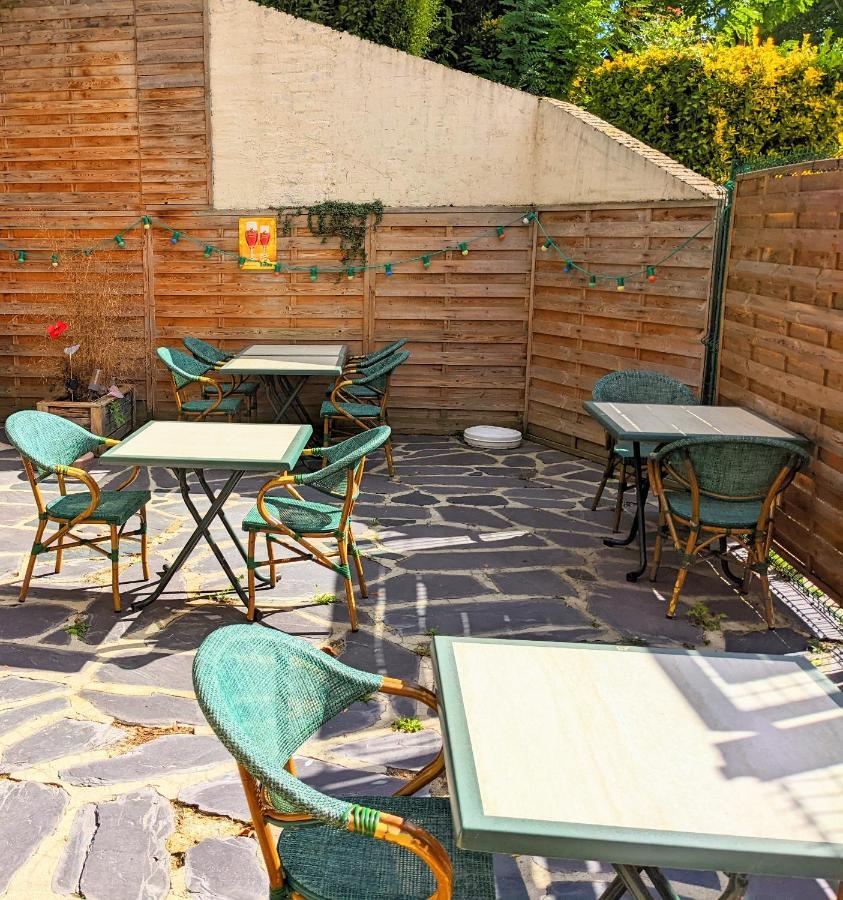 Auberge Des Remparts 佩罗讷 外观 照片