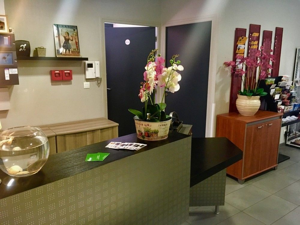 Auberge Des Remparts 佩罗讷 外观 照片