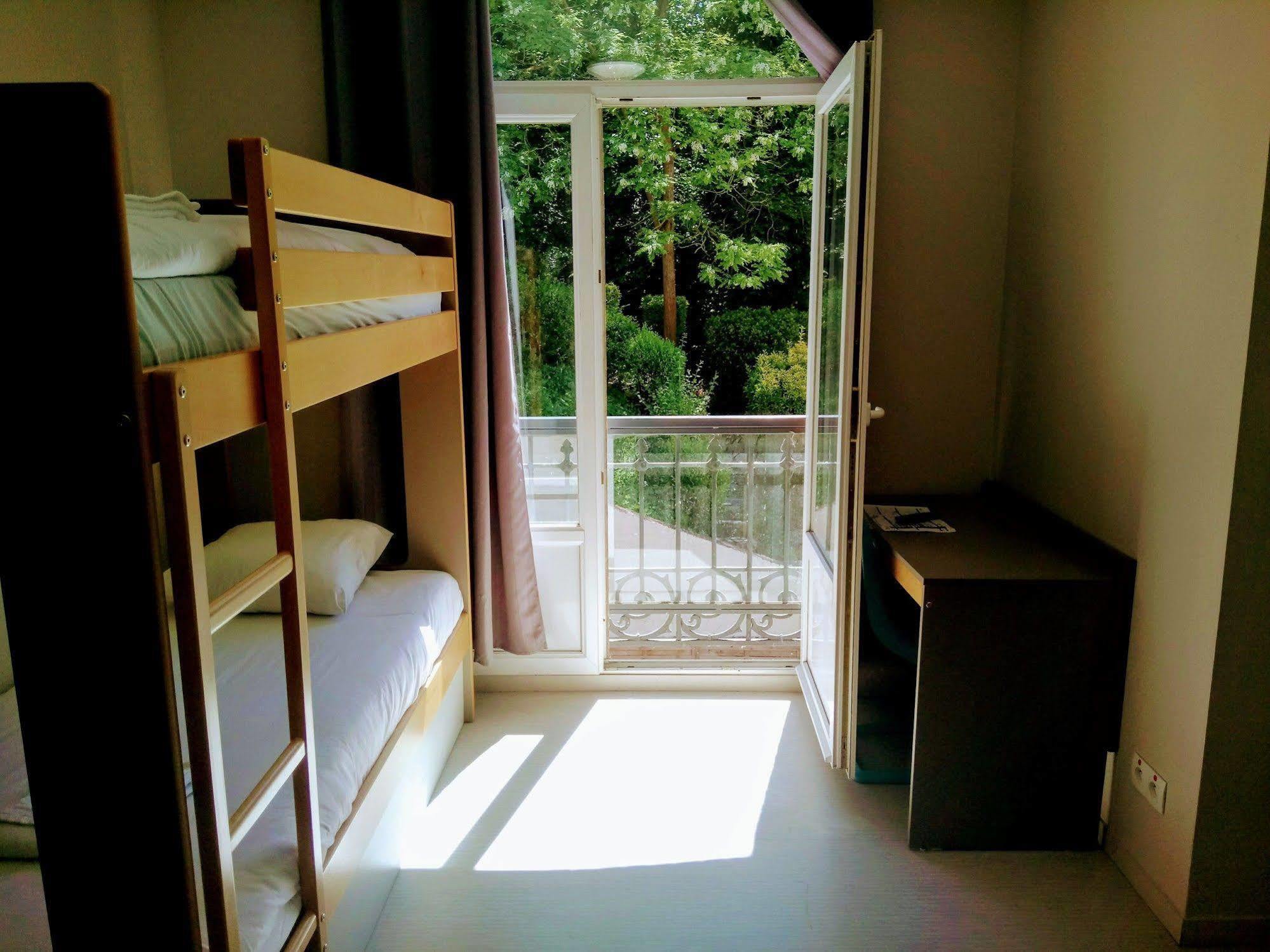 Auberge Des Remparts 佩罗讷 外观 照片