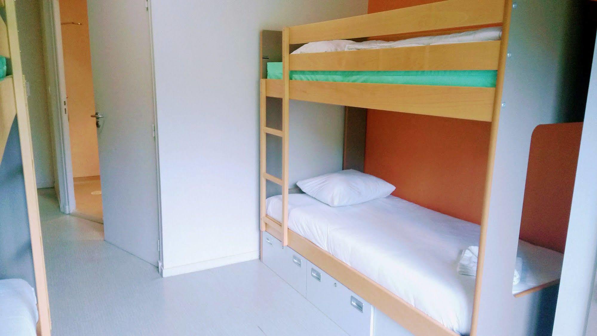 Auberge Des Remparts 佩罗讷 外观 照片