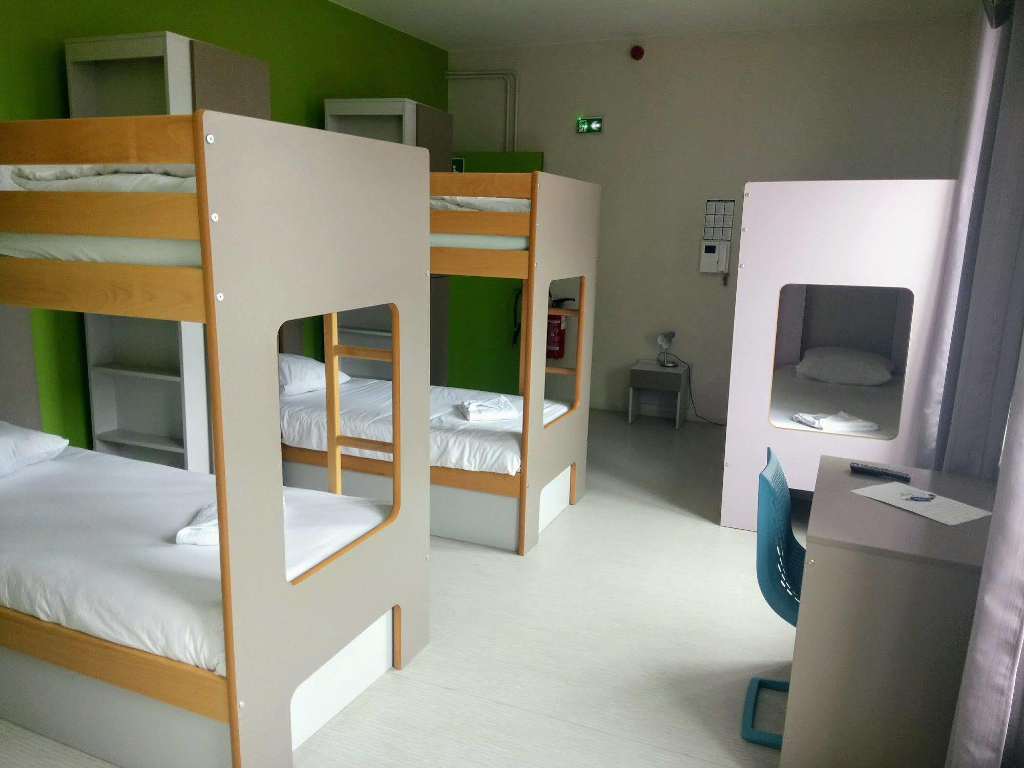 Auberge Des Remparts 佩罗讷 外观 照片