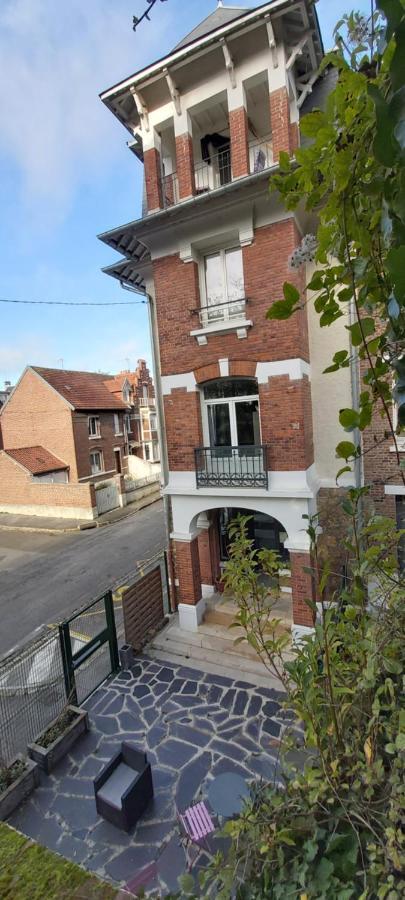 Auberge Des Remparts 佩罗讷 外观 照片
